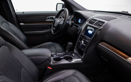 Ford Explorer VI, 2017 год, 2 895 000 рублей, 10 фотография