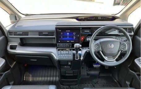 Honda Stepwgn IV, 2022 год, 1 899 000 рублей, 8 фотография