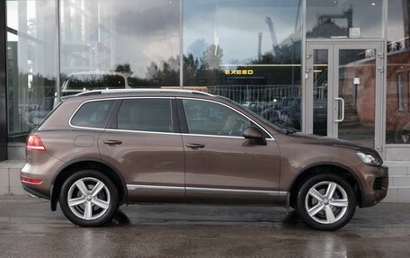 Volkswagen Touareg III, 2011 год, 1 850 000 рублей, 4 фотография
