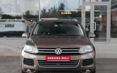 Volkswagen Touareg III, 2011 год, 1 850 000 рублей, 2 фотография
