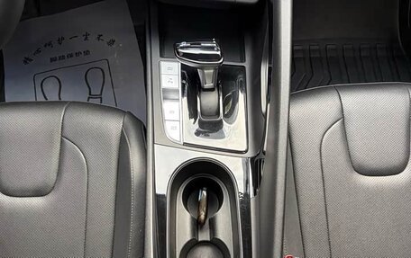 Hyundai Elantra, 2023 год, 1 760 000 рублей, 13 фотография