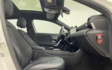 Mercedes-Benz A-Класс, 2023 год, 1 995 000 рублей, 4 фотография
