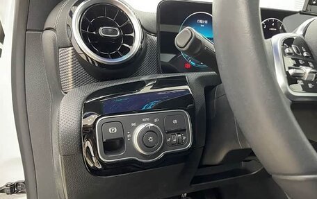 Mercedes-Benz A-Класс, 2023 год, 1 995 000 рублей, 14 фотография