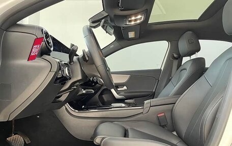 Mercedes-Benz A-Класс, 2023 год, 1 995 000 рублей, 10 фотография