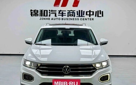 Volkswagen T-Roc I, 2022 год, 1 578 017 рублей, 2 фотография