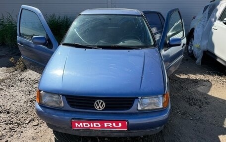 Volkswagen Polo III рестайлинг, 1997 год, 161 000 рублей, 1 фотография