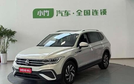 Volkswagen Tiguan II, 2023 год, 2 520 000 рублей, 1 фотография