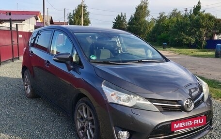 Toyota Verso I, 2013 год, 1 550 000 рублей, 3 фотография