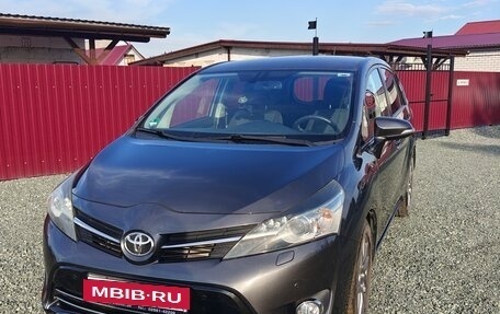Toyota Verso I, 2013 год, 1 550 000 рублей, 2 фотография