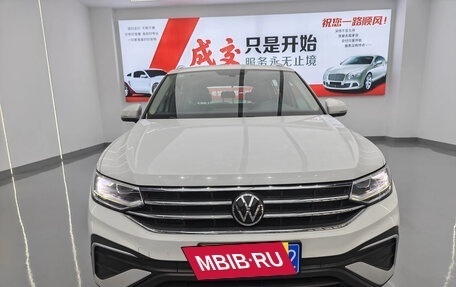 Volkswagen Tiguan II, 2023 год, 2 550 007 рублей, 2 фотография