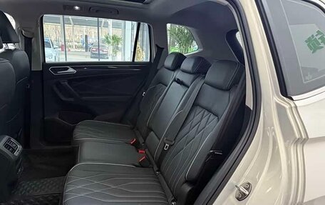 Volkswagen Tiguan II, 2023 год, 2 520 000 рублей, 4 фотография