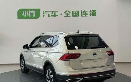 Volkswagen Tiguan II, 2023 год, 2 520 000 рублей, 3 фотография
