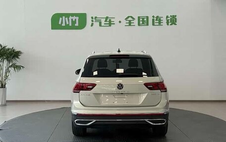 Volkswagen Tiguan II, 2023 год, 2 520 000 рублей, 8 фотография