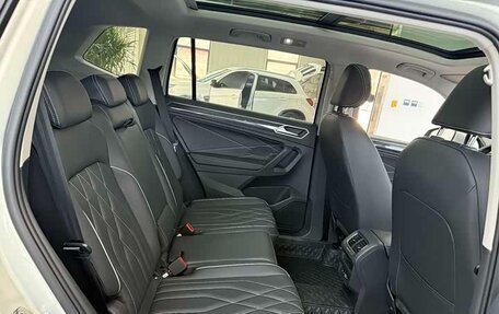 Volkswagen Tiguan II, 2023 год, 2 520 000 рублей, 9 фотография