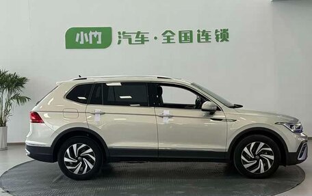 Volkswagen Tiguan II, 2023 год, 2 520 000 рублей, 12 фотография
