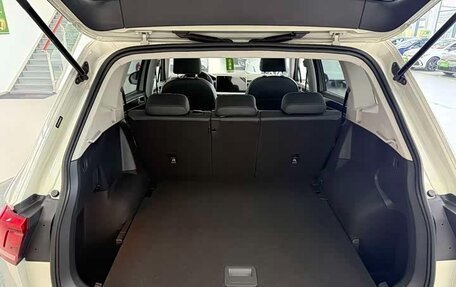 Volkswagen Tiguan II, 2023 год, 2 520 000 рублей, 19 фотография