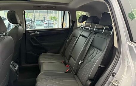 Volkswagen Tiguan II, 2023 год, 2 600 000 рублей, 8 фотография