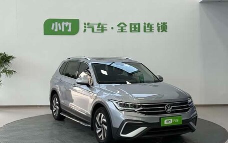 Volkswagen Tiguan II, 2023 год, 2 600 000 рублей, 5 фотография