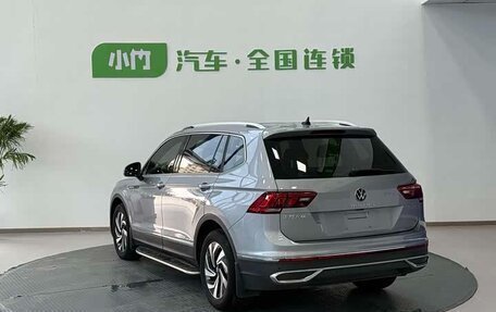 Volkswagen Tiguan II, 2023 год, 2 600 000 рублей, 3 фотография