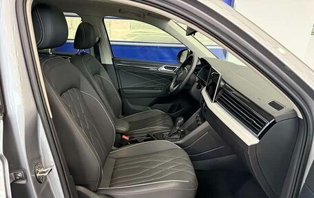 Volkswagen Tiguan II, 2023 год, 2 600 000 рублей, 4 фотография