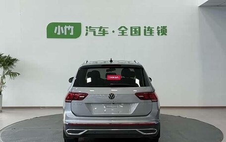 Volkswagen Tiguan II, 2023 год, 2 600 000 рублей, 7 фотография