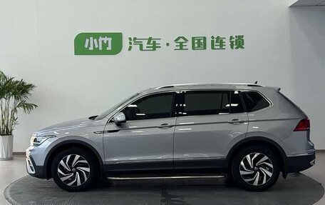 Volkswagen Tiguan II, 2023 год, 2 600 000 рублей, 11 фотография