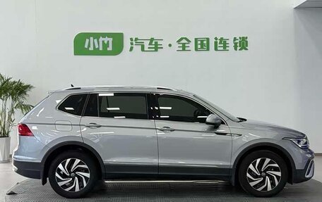Volkswagen Tiguan II, 2023 год, 2 600 000 рублей, 13 фотография