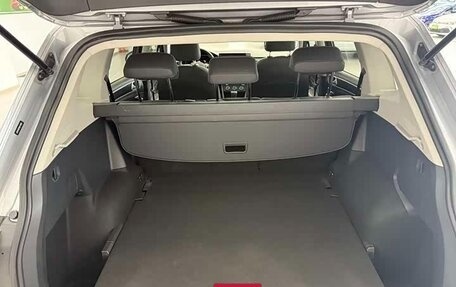 Volkswagen Tiguan II, 2023 год, 2 600 000 рублей, 16 фотография