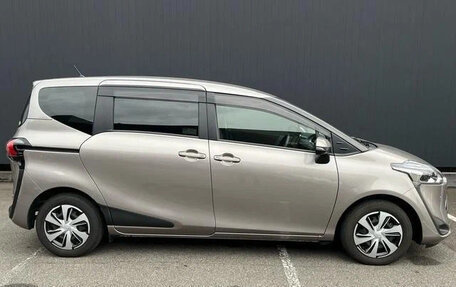 Toyota Sienta II, 2021 год, 1 199 000 рублей, 6 фотография