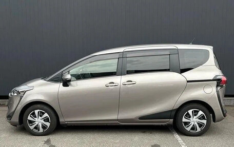 Toyota Sienta II, 2021 год, 1 199 000 рублей, 2 фотография