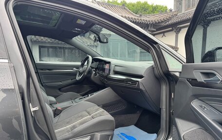 Volkswagen Golf VIII, 2023 год, 2 098 000 рублей, 19 фотография