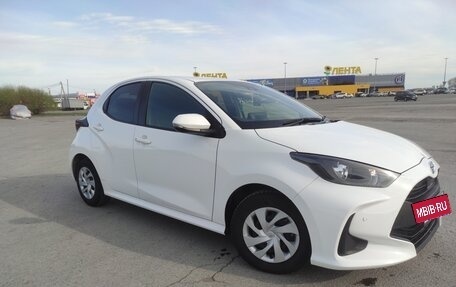 Toyota Yaris, 2021 год, 1 210 000 рублей, 3 фотография