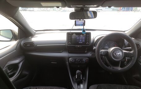 Toyota Yaris, 2021 год, 1 210 000 рублей, 17 фотография