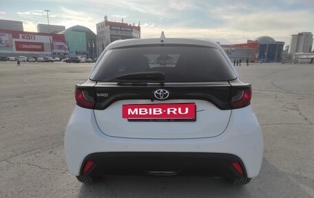 Toyota Yaris, 2021 год, 1 210 000 рублей, 5 фотография