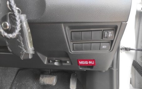 Toyota Yaris, 2021 год, 1 210 000 рублей, 12 фотография