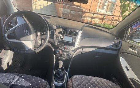 Hyundai Solaris II рестайлинг, 2012 год, 850 000 рублей, 5 фотография