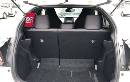Toyota Yaris, 2021 год, 1 210 000 рублей, 23 фотография