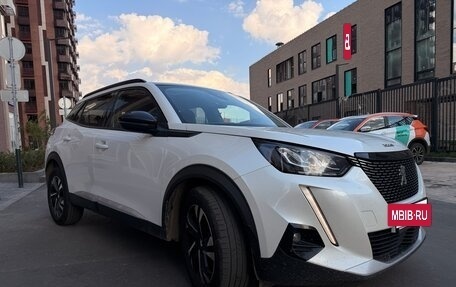 Peugeot 2008 II, 2022 год, 1 750 000 рублей, 2 фотография