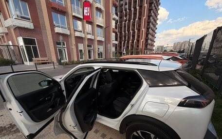 Peugeot 2008 II, 2022 год, 1 750 000 рублей, 12 фотография