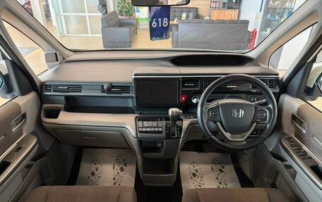 Honda Stepwgn IV, 2015 год, 1 899 000 рублей, 14 фотография