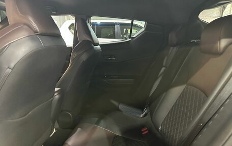 Toyota C-HR I рестайлинг, 2018 год, 2 099 000 рублей, 17 фотография