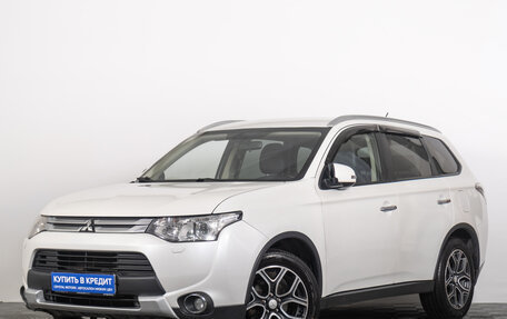 Mitsubishi Outlander III рестайлинг 3, 2014 год, 1 699 000 рублей, 2 фотография