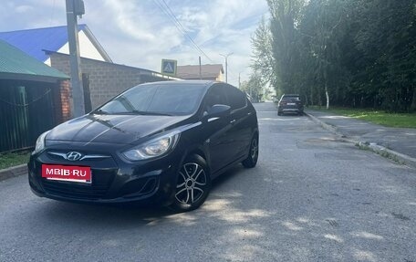 Hyundai Solaris II рестайлинг, 2013 год, 720 000 рублей, 2 фотография
