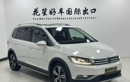 Volkswagen Touran III, 2022 год, 1 570 000 рублей, 3 фотография