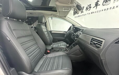 Volkswagen Touran III, 2022 год, 1 570 000 рублей, 10 фотография