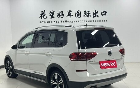 Volkswagen Touran III, 2022 год, 1 570 000 рублей, 5 фотография