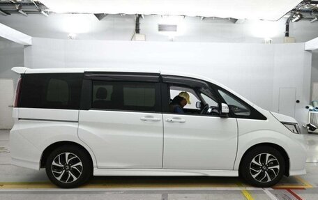 Honda Stepwgn IV, 2021 год, 1 850 000 рублей, 6 фотография