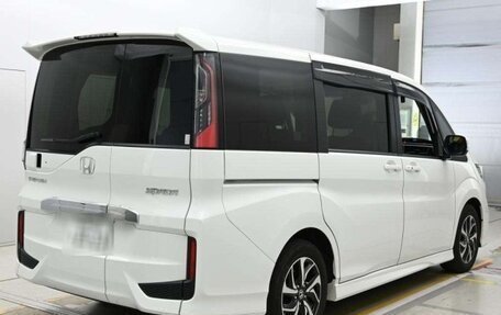 Honda Stepwgn IV, 2021 год, 1 850 000 рублей, 3 фотография
