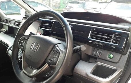 Honda Stepwgn IV, 2021 год, 1 850 000 рублей, 9 фотография