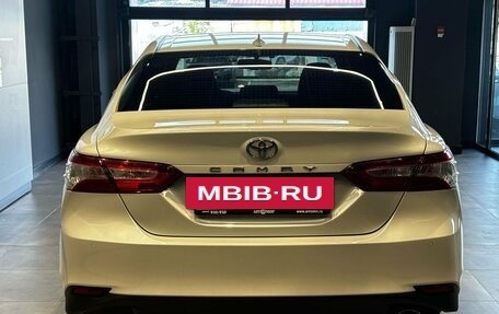 Toyota Camry, 2018 год, 2 530 000 рублей, 5 фотография